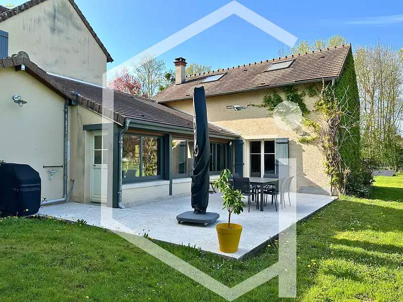 Maison, 240 m²