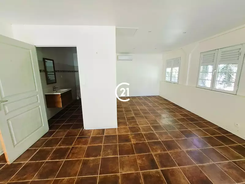 Maison, 230 m²