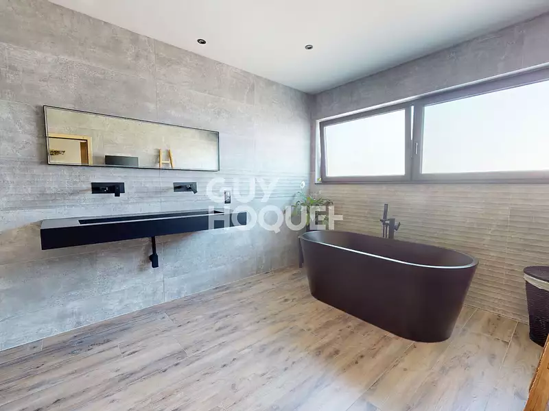 Maison, 240 m²
