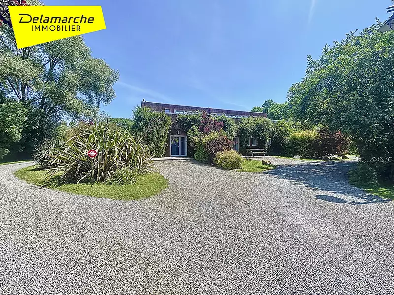 Maison, 1 040 m²