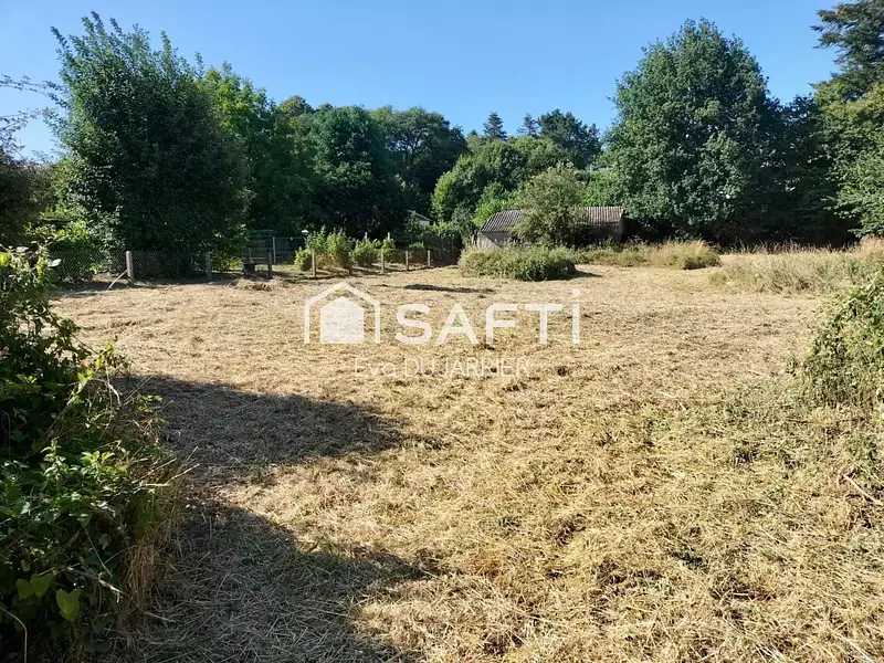 Terrain, 1 300 m²
