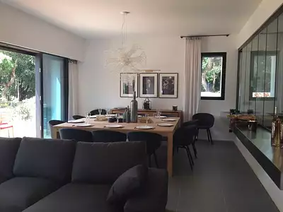 Maison, 953,7 m²