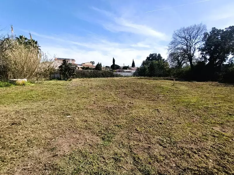 Terrain, 1 055 m²