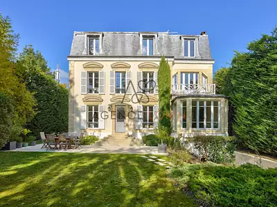 Maison, 250 m²