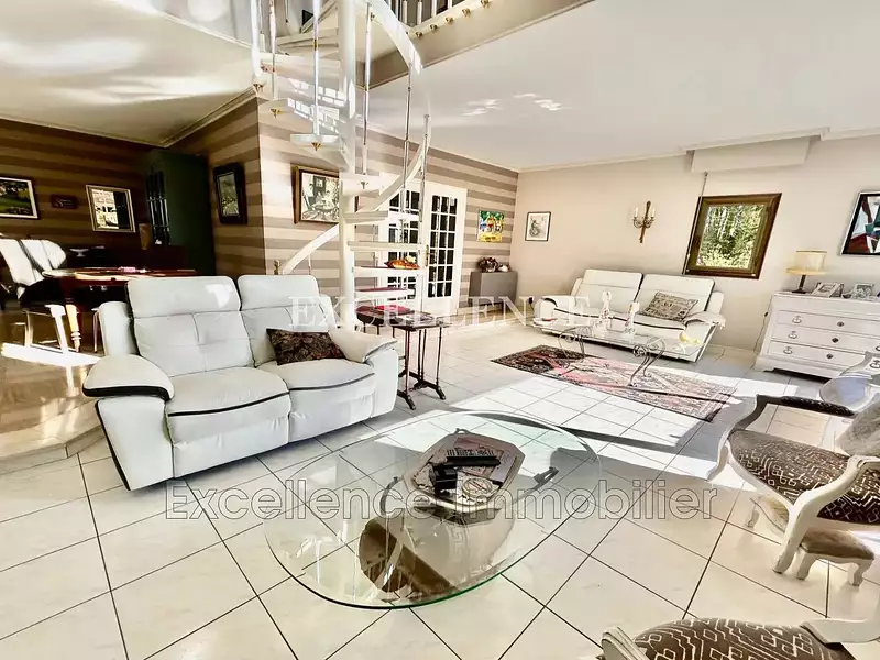 Maison, 320 m²