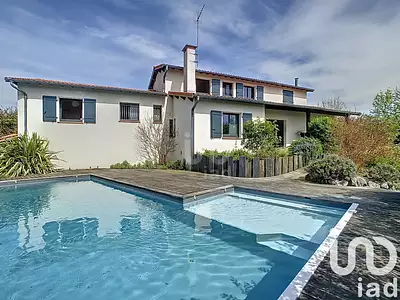 Maison, 196 m²