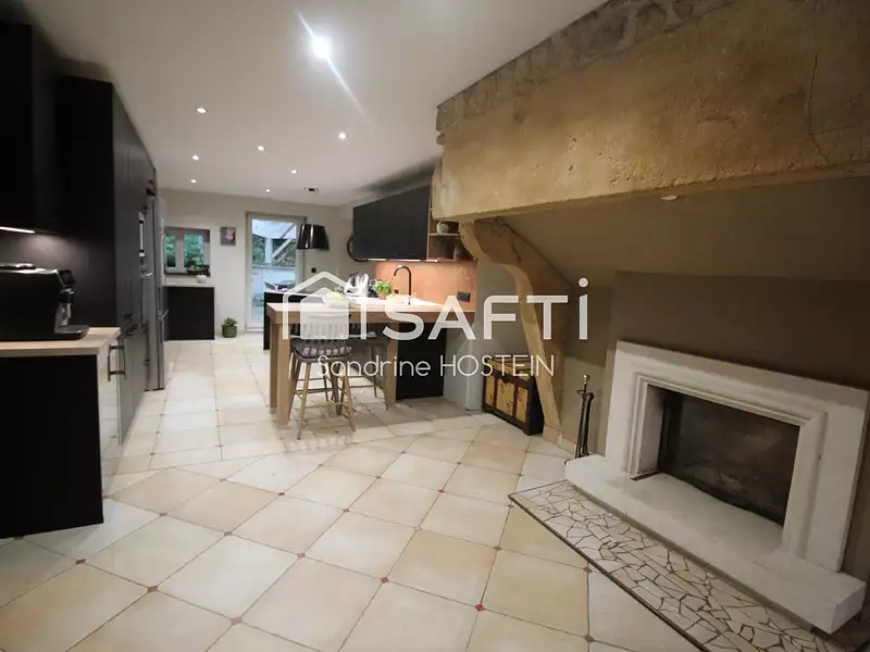 Maison, 284 m²