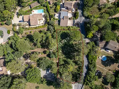Terrain, 1 323 m²