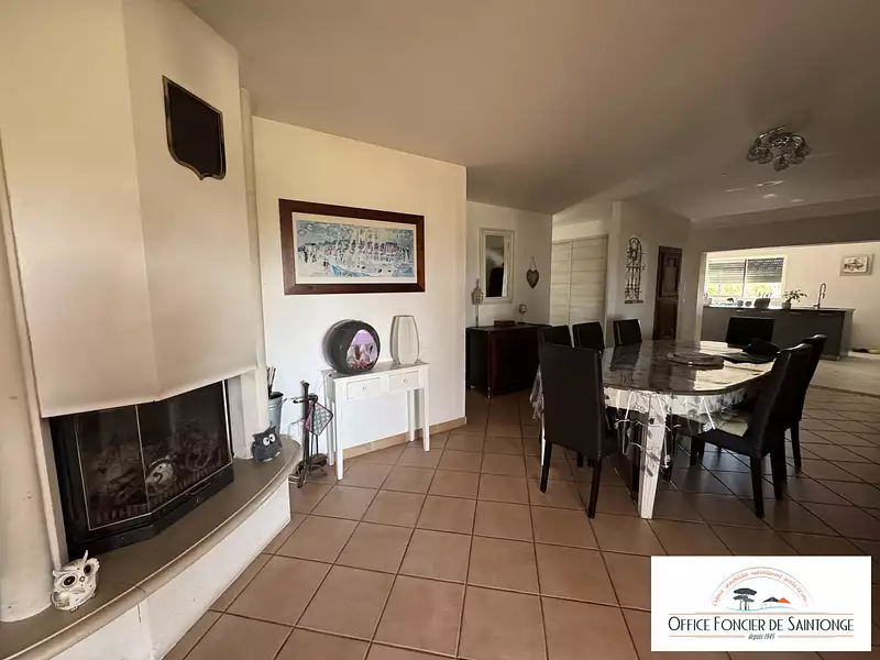 Maison, 375 m²