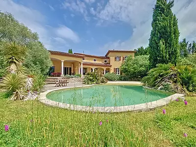Maison, 225 m²