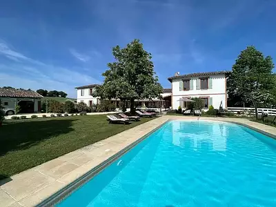 Maison, 825 m²