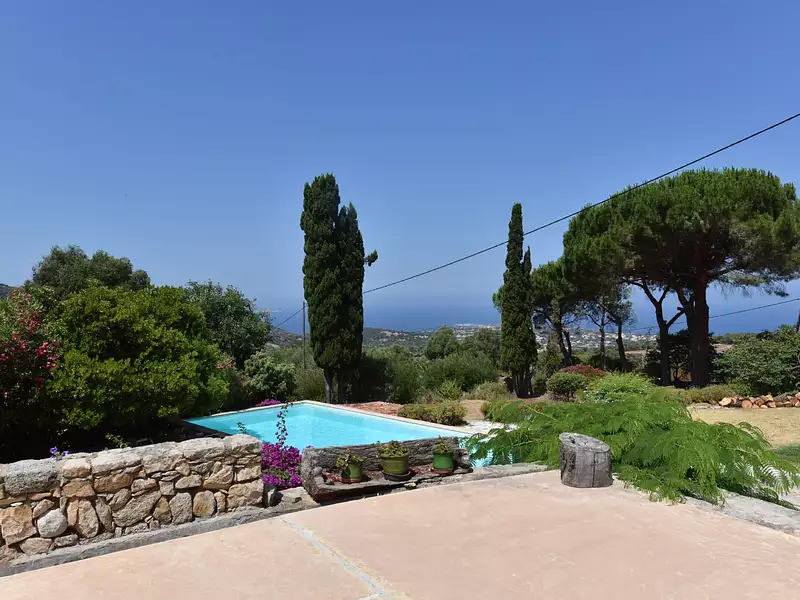 Maison, 235 m²