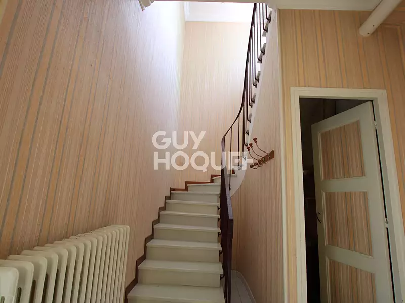 Immeuble, 151 m²
