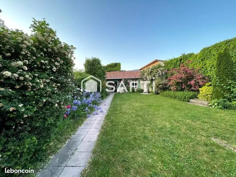 Maison, 218 m²
