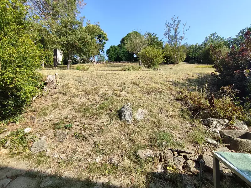 Terrain, 700 m²