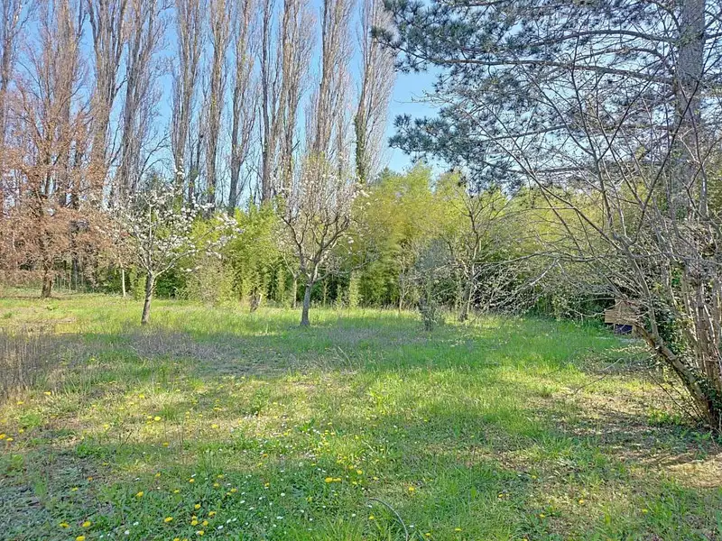 Terrain, 744 m²
