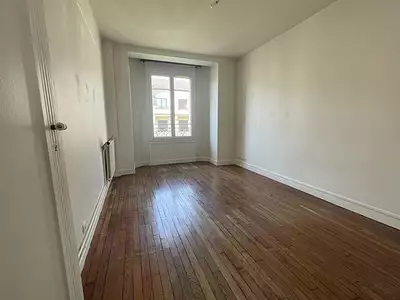 1 023 € CC Appartement • 47,89 m² • 2 pièces • 1 chambre La Varenne-Saint-Hilaire (94210)
