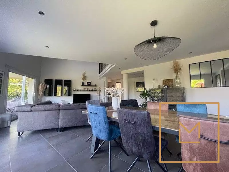 Maison, 190 m²