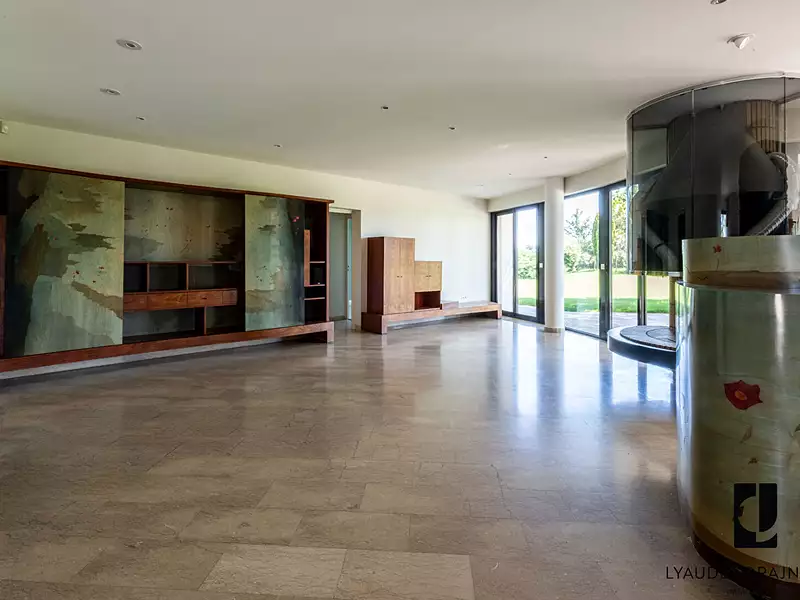 Maison, 323,3 m²