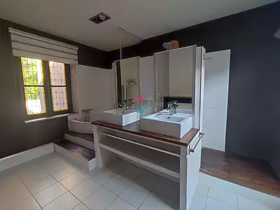 Maison, 220 m²