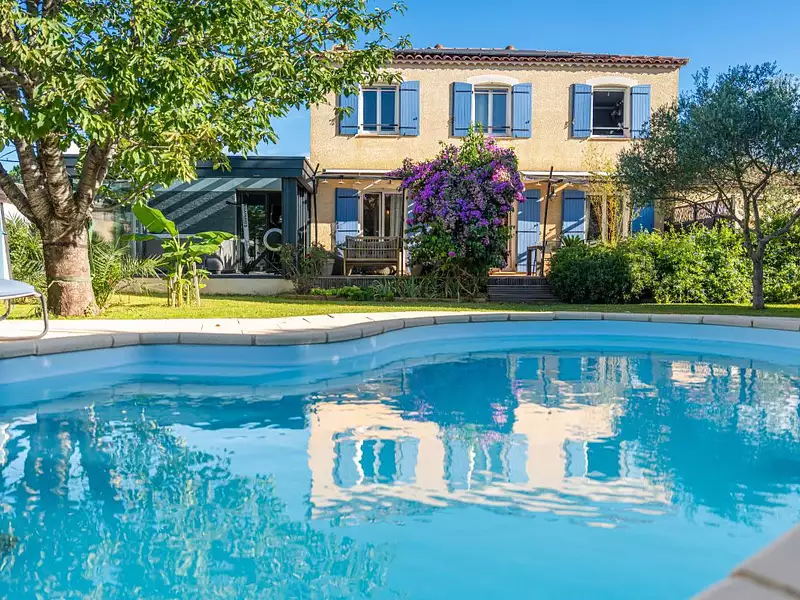 Maison, 199 m²