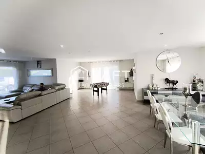 Maison, 242 m²