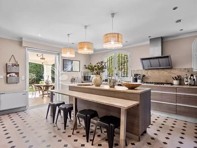 Maison, 250 m²