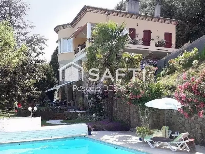 Maison, 275 m²