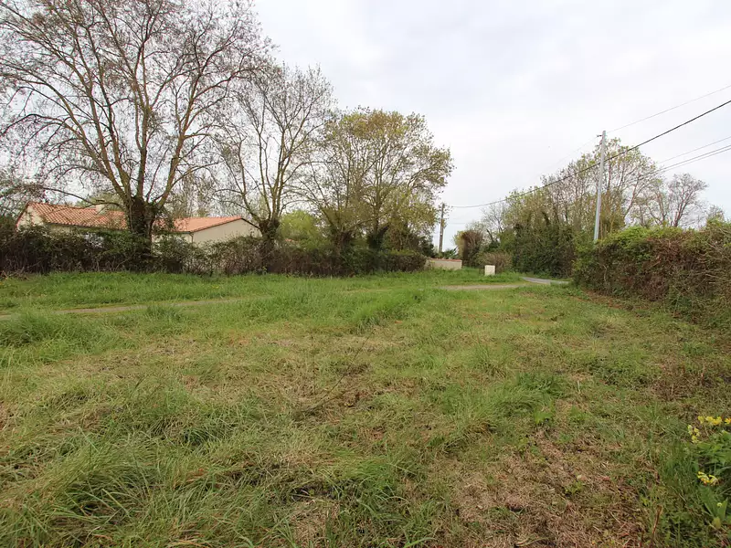 Terrain, 900 m²