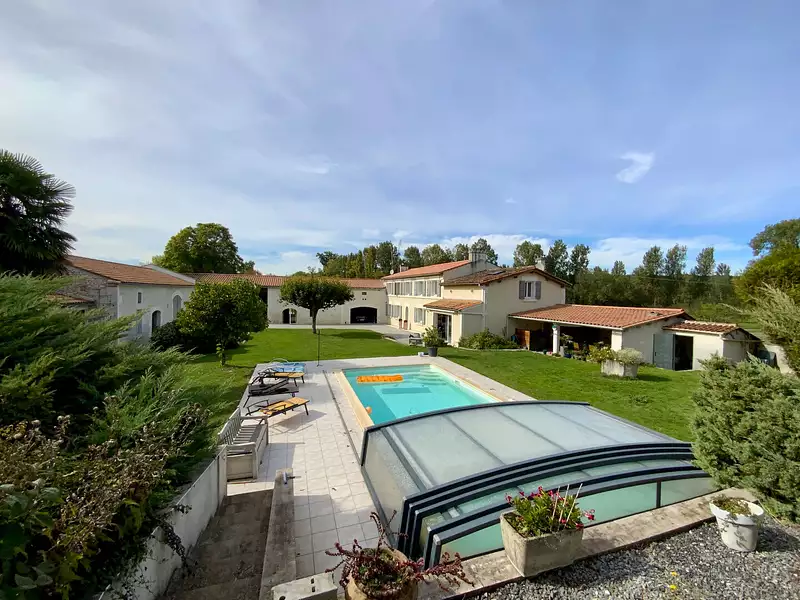 Maison, 245 m²