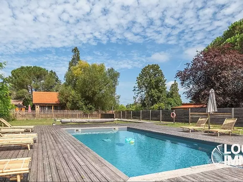 Maison, 956 m²