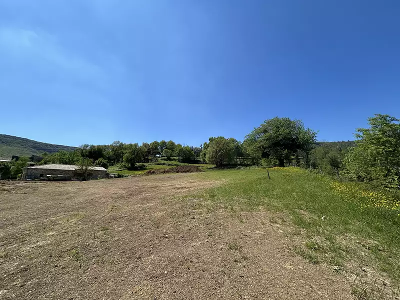 Terrain, 1 104 m²