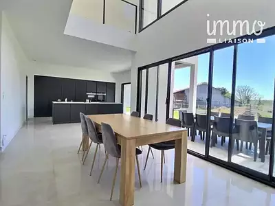 Maison, 210 m²