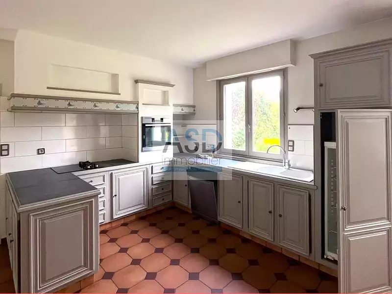Maison, 240 m²