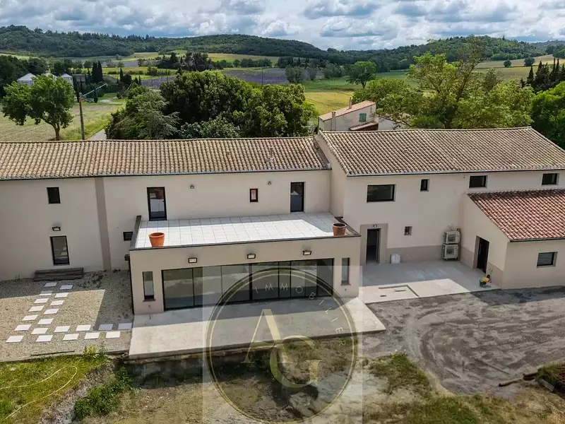 Maison, 380 m²