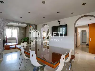 Maison, 181 m²