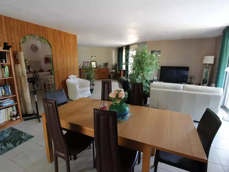 Maison, 958 m²