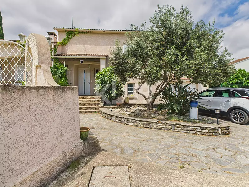 Maison, 196 m²