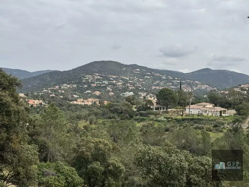 Terrain, 2 070 m²