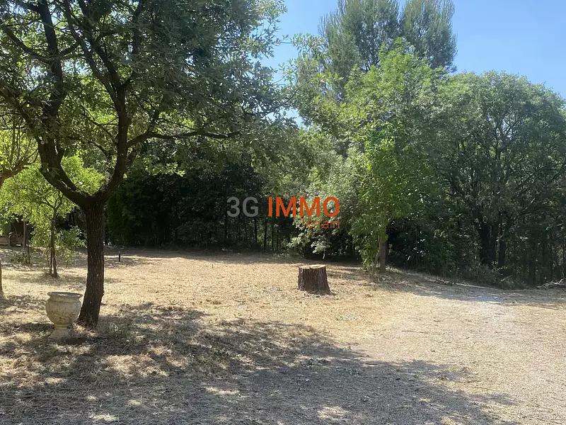Terrain, 900 m²