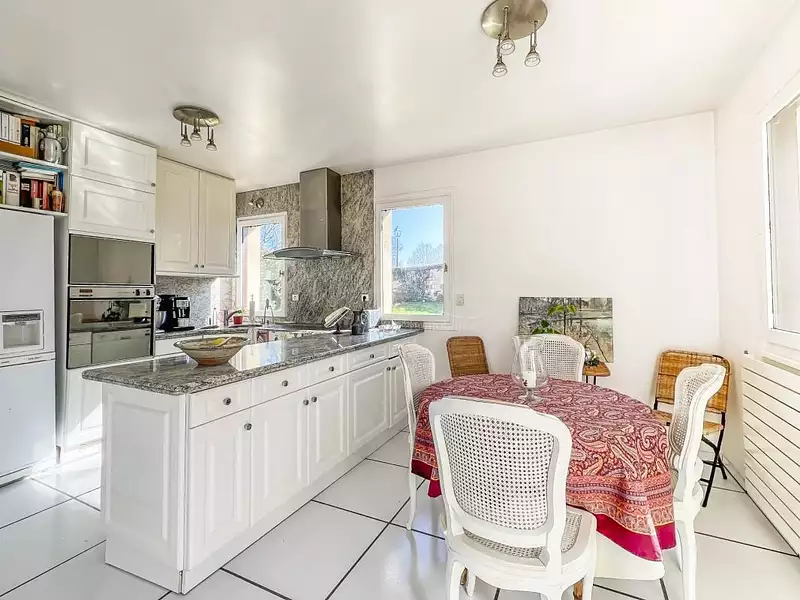 Maison, 254 m²