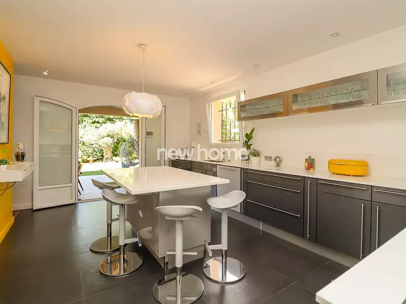 Maison, 222 m²