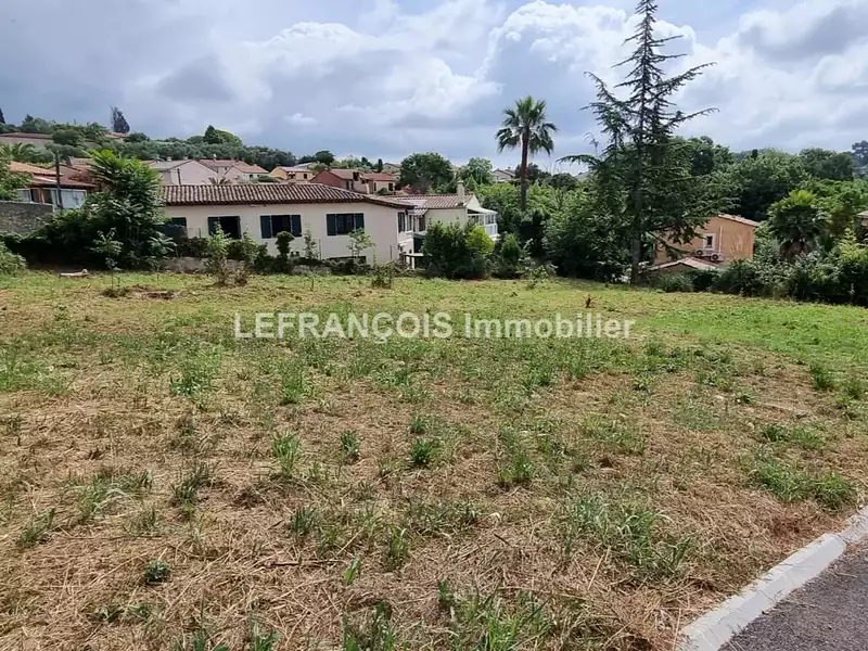 Terrain, 651 m²