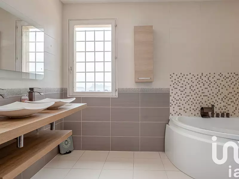 Maison, 381 m²