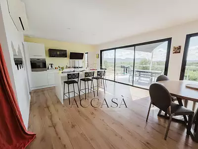 Maison, 204 m²