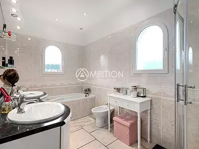 Maison, 267 m²
