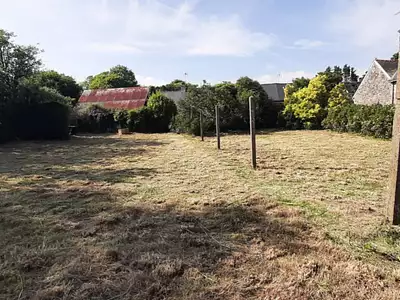 Terrain, 592 m²