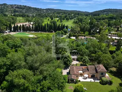 Maison, 240 m²