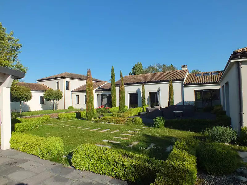 Maison, 730 m²