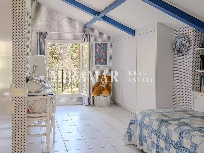 Maison, 166 m²